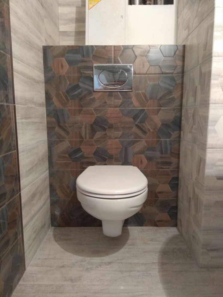 Idée de décoration pour un WC suspendu design de taille moyenne avec meuble-lavabo suspendu.