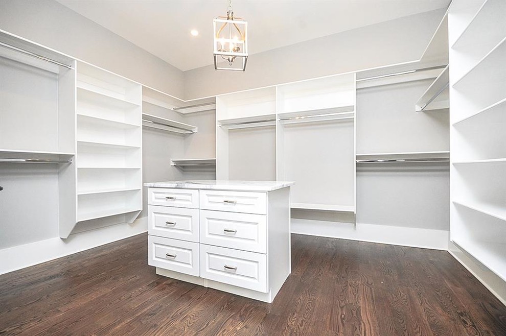 Inspiration for a transitional home design remodel in Atlanta