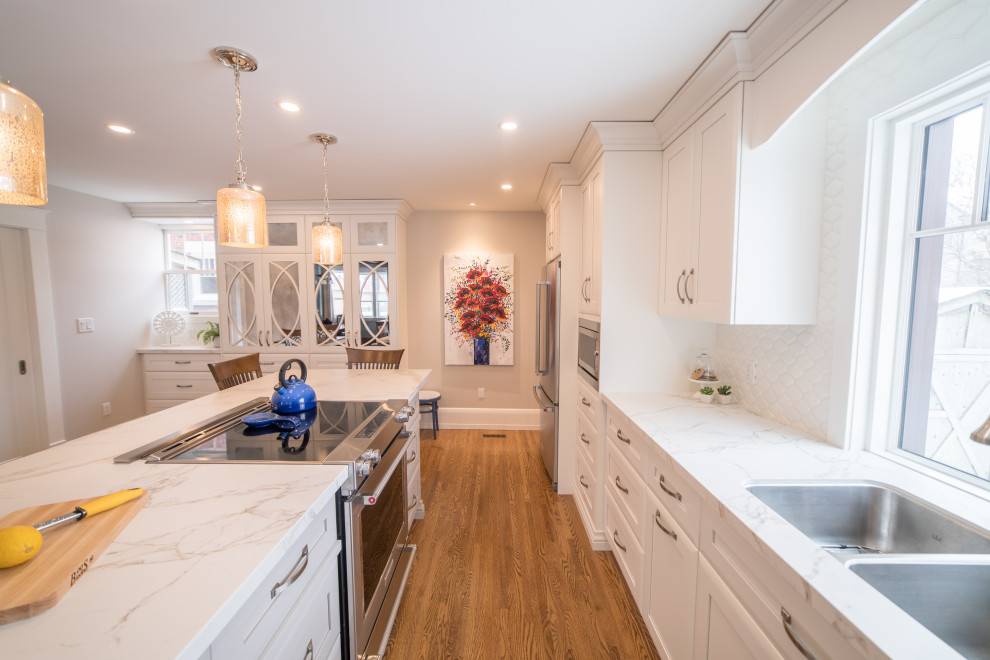 Inspiration for a transitional kitchen remodel in Toronto