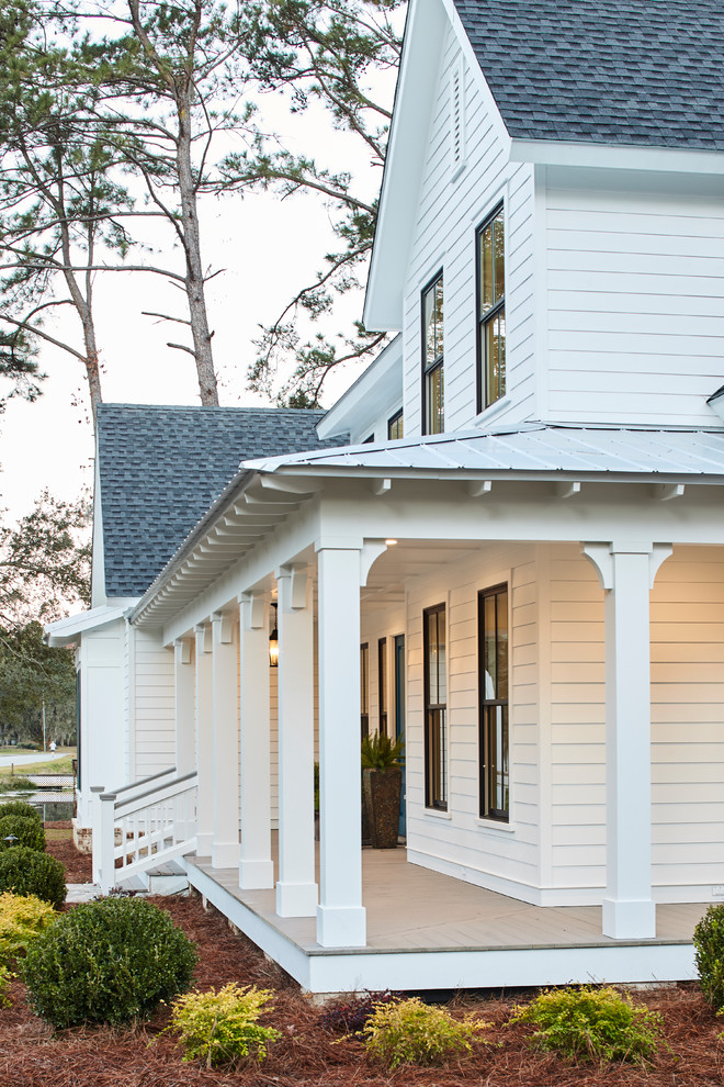 Example of a cottage home design design in Atlanta