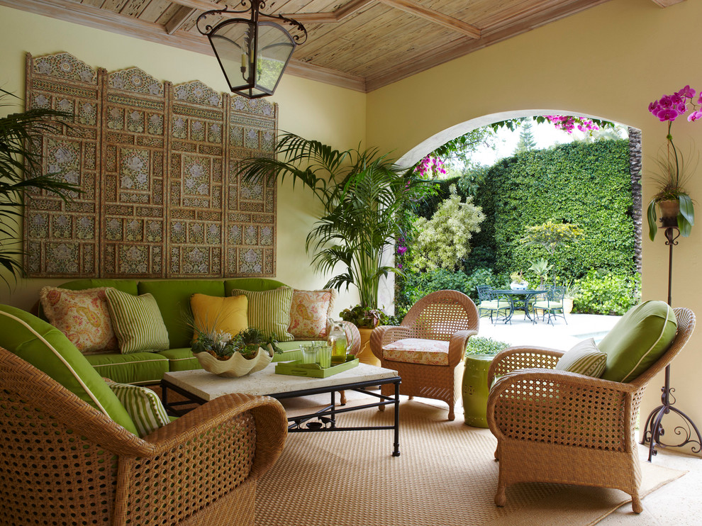 Design ideas for a tropical patio in Miami.