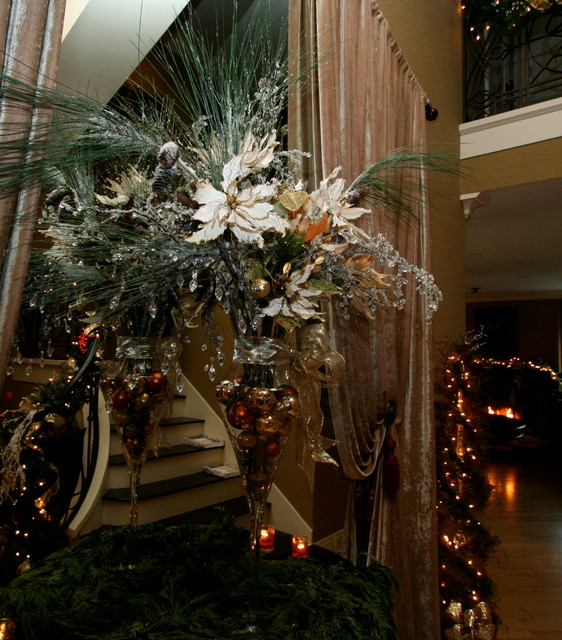 Christmas Decorations - Traditional - Entry - San Diego 