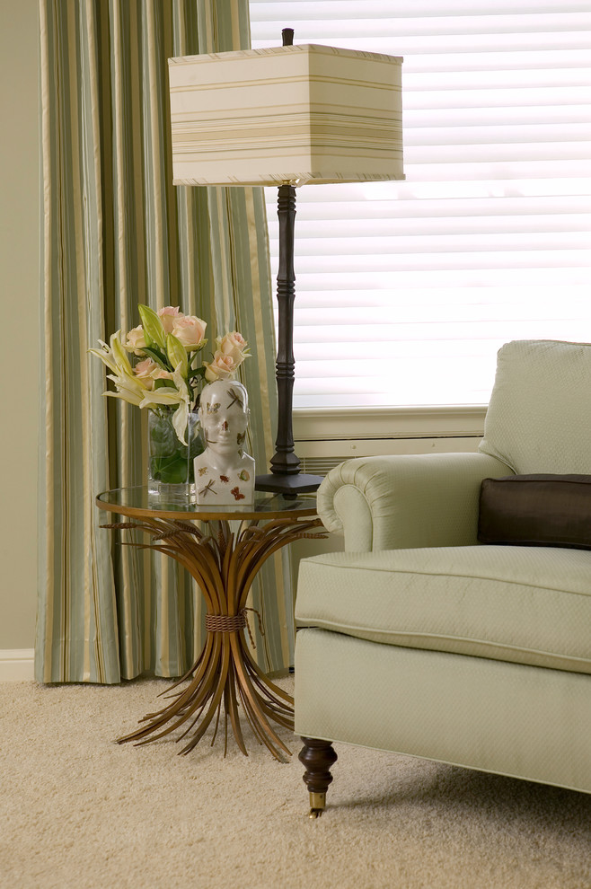 Example of a transitional home design design in Cincinnati
