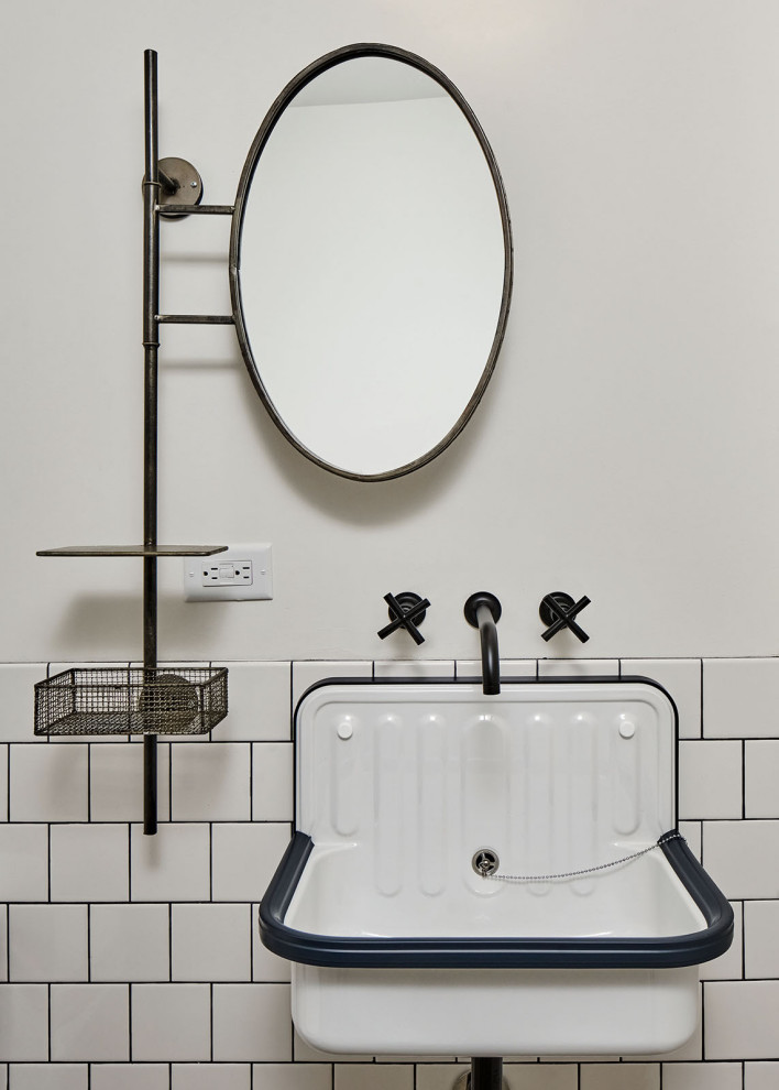 Свежая идея для дизайна: туалет в стиле ретро - отличное фото интерьера