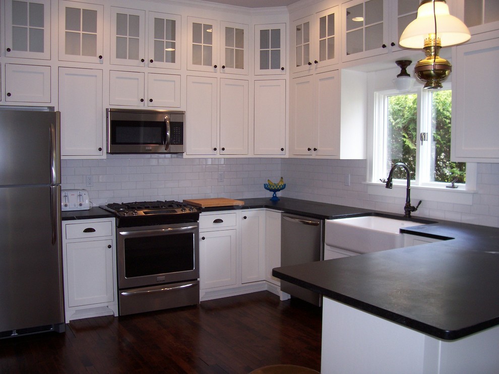 Kitchen - transitional kitchen idea