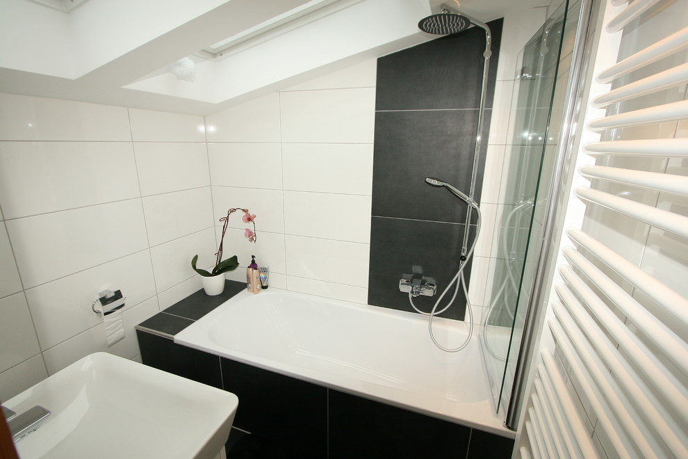 Kleines Modernes Badezimmer in München
