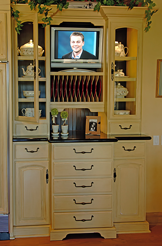 Example of a transitional kitchen design in Phoenix