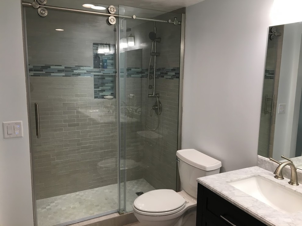 Bathroom - transitional bathroom idea