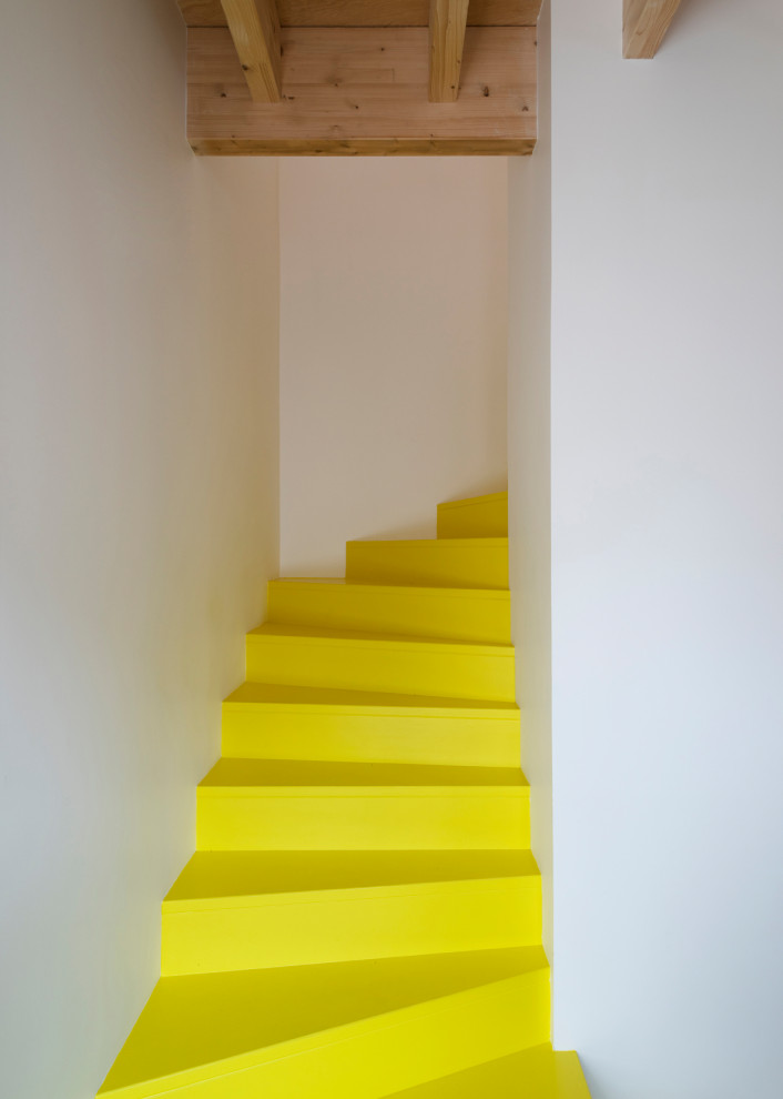 Aménagement d'un escalier contemporain de taille moyenne.