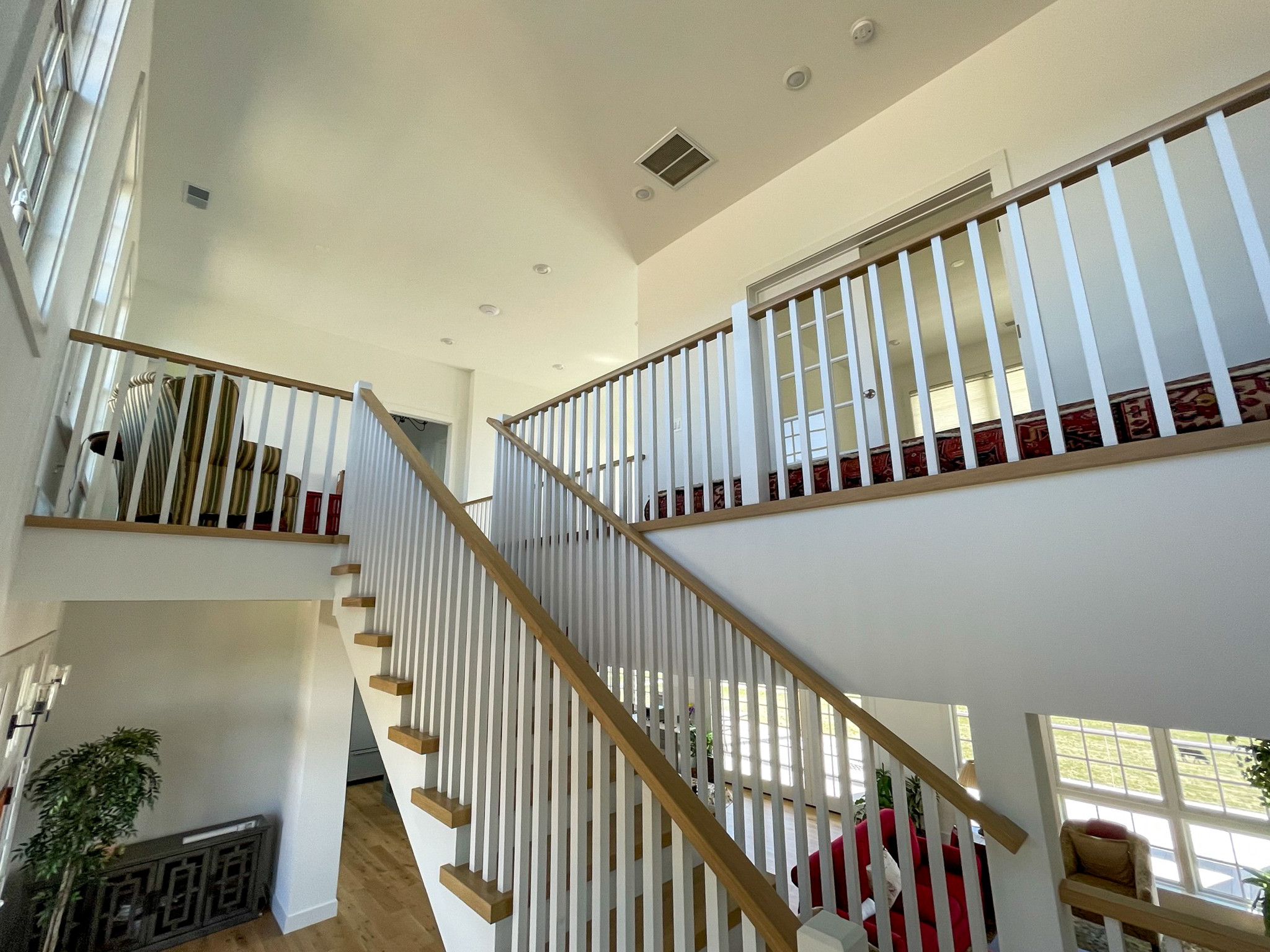 91_U-Shaped Floating Staircase Surrounded by Bucolic Mountain Views, Winchester,