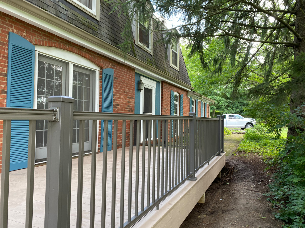 Inspiration for a transitional deck remodel in Cincinnati