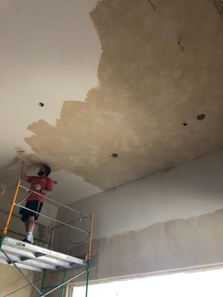 Inspiration for a transitional home design remodel in Austin