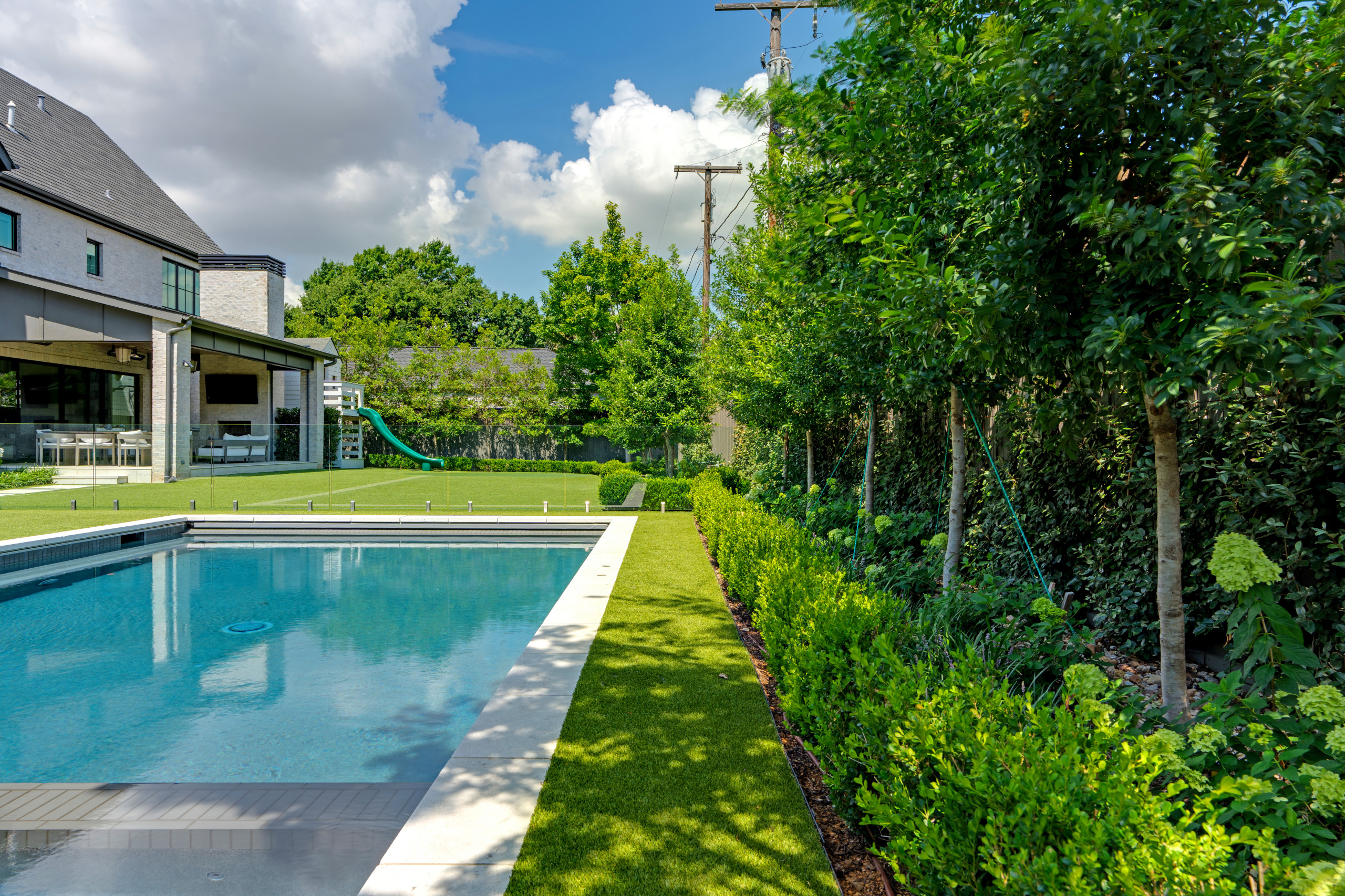 BLUFFVIEW MODERN OASIS