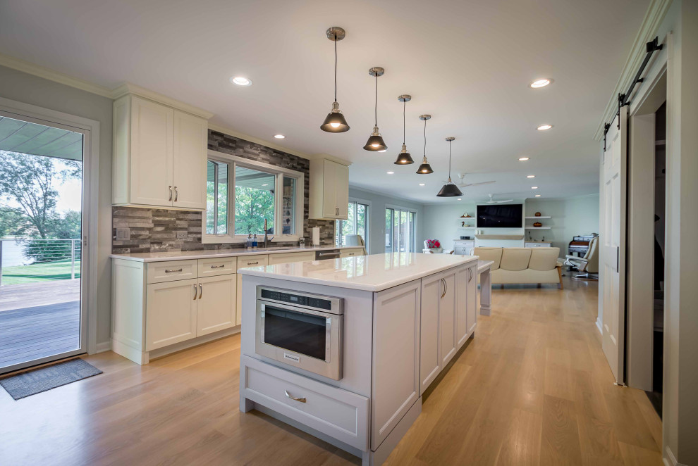 Contemporary Lakefront Residence