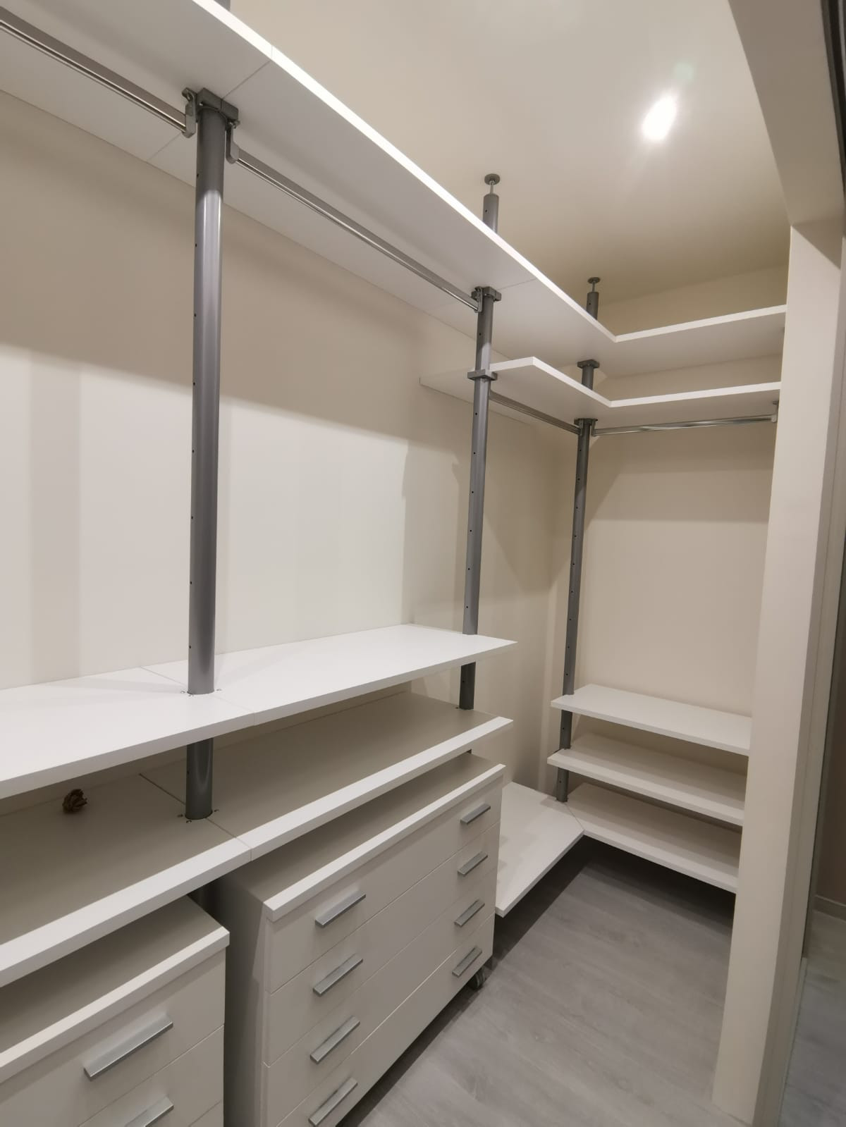 attrezzatura interna cabina armadio realizzata a torino