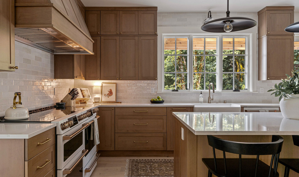 Transitional kitchen photo in Seattle