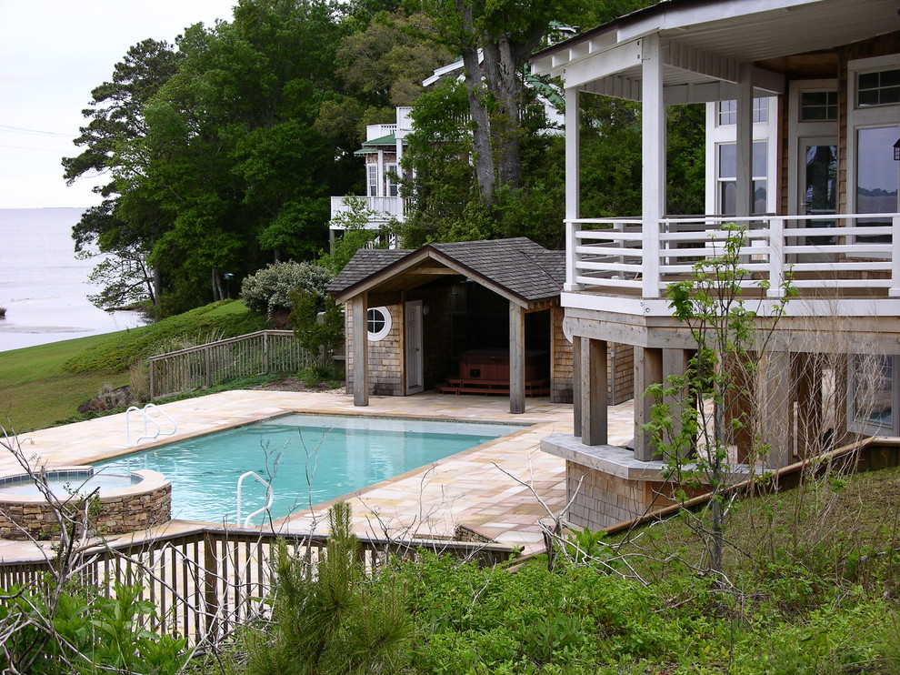 Traditional rectangular pool in Raleigh.