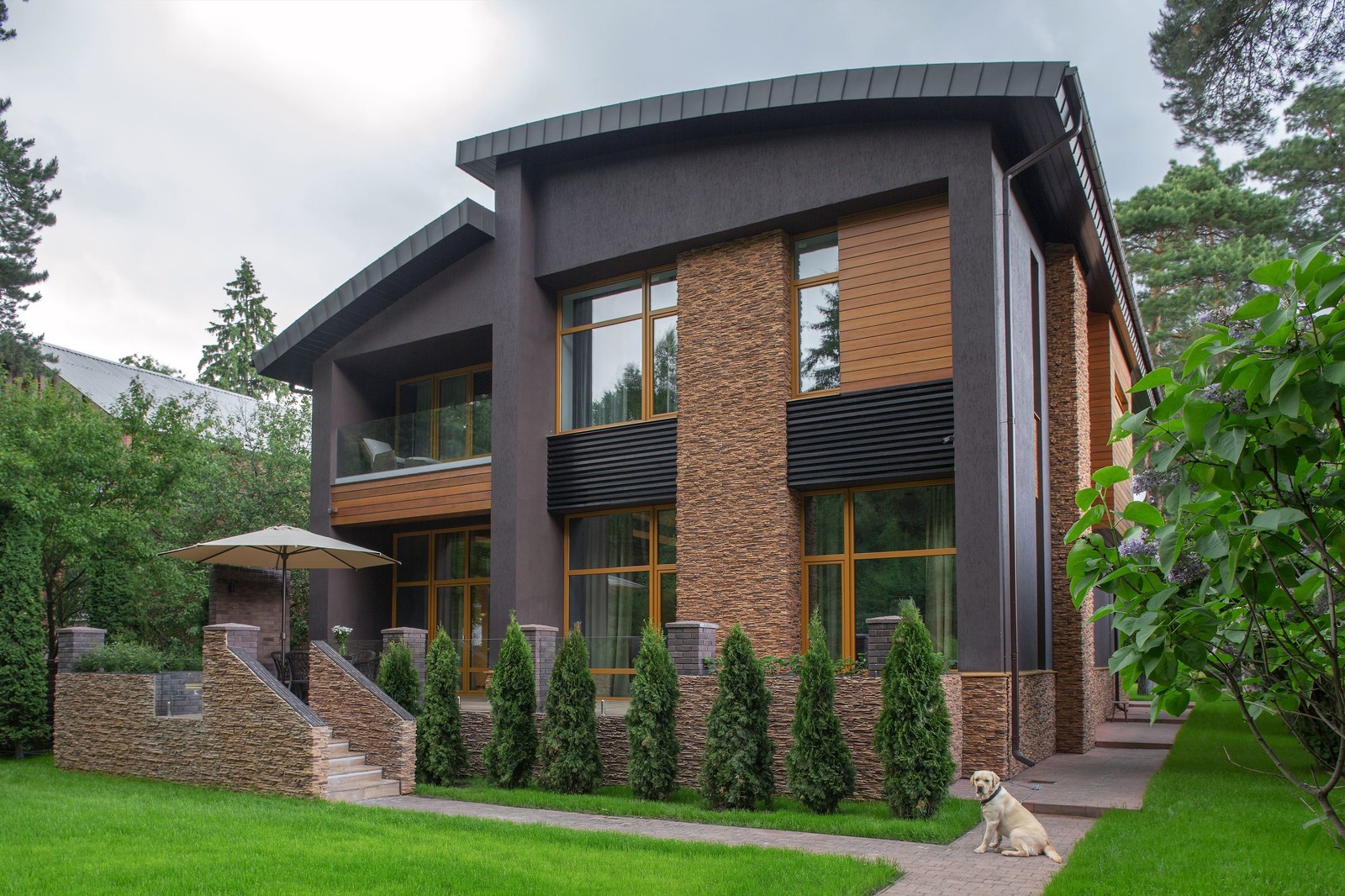 Современный дом в слиянии с природой