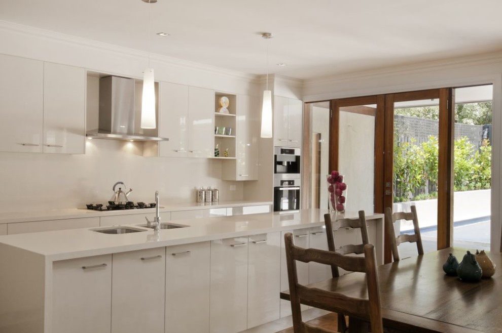 Inspiration for a traditional kitchen in Melbourne.