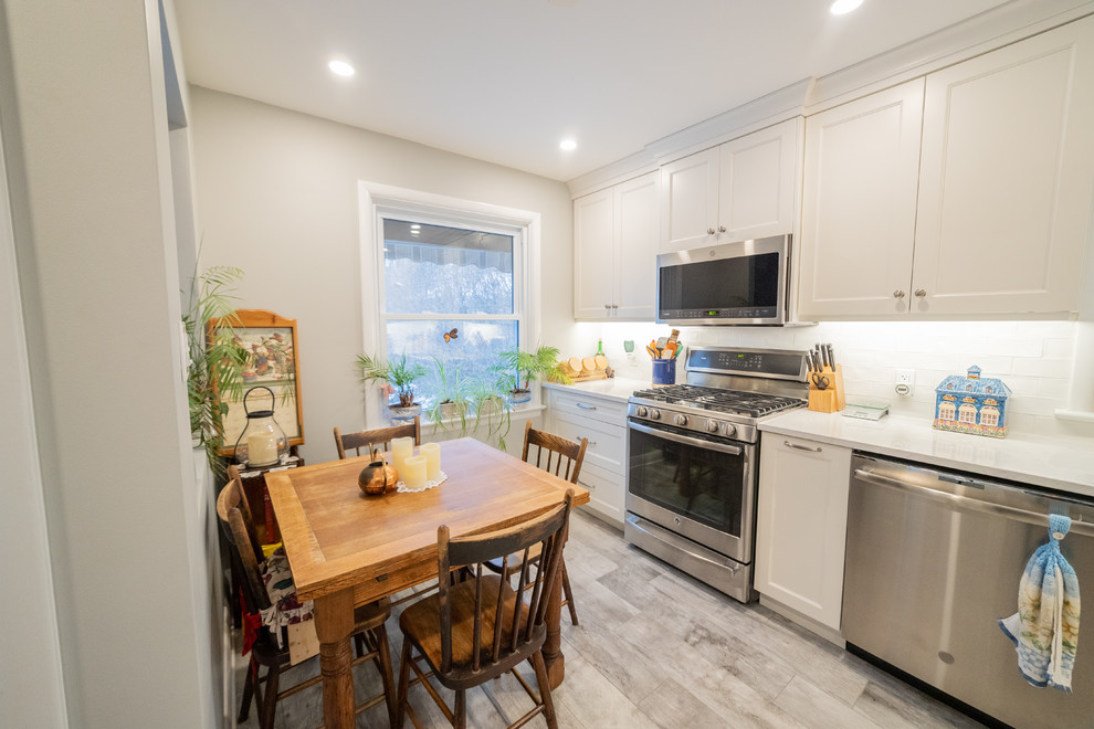 Example of a transitional kitchen design in Toronto
