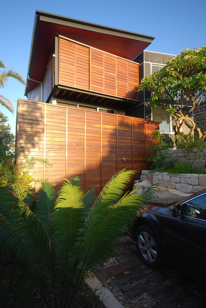 Mid-sized contemporary exterior in Sydney.