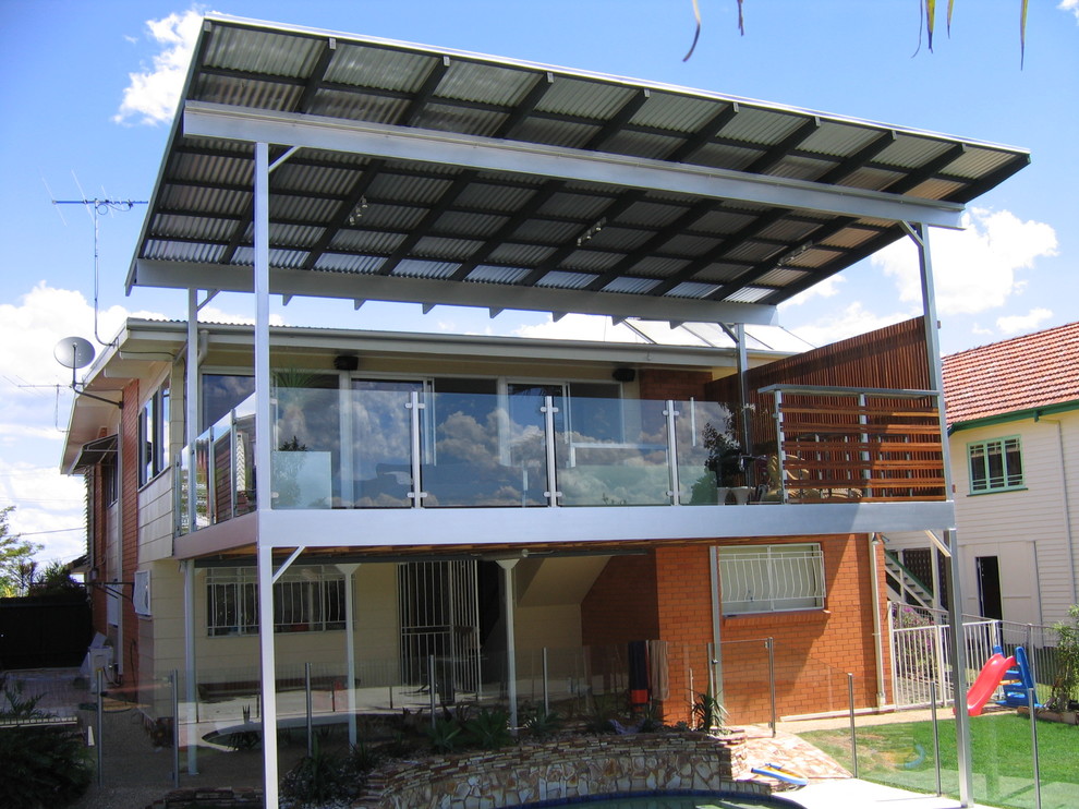 Inspiration for a contemporary deck in Brisbane.