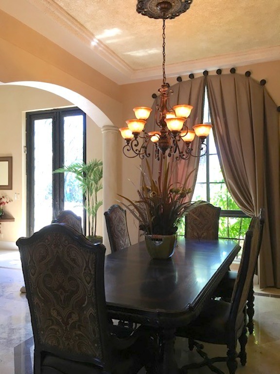 Design ideas for a dining room in Miami.