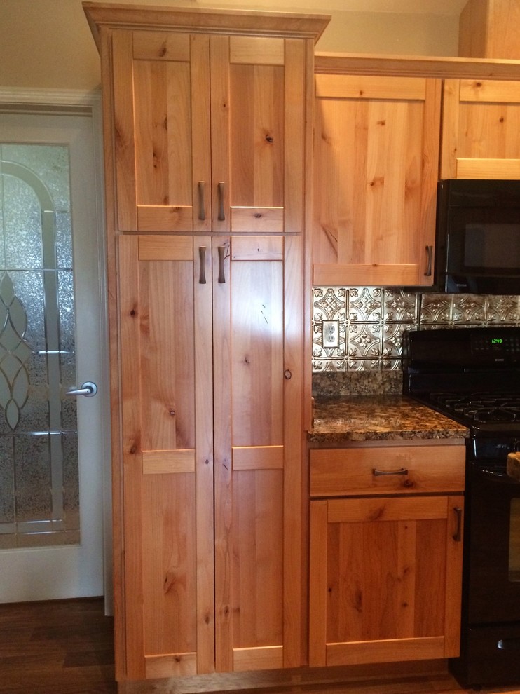 Eat-in kitchen - mid-sized rustic l-shaped eat-in kitchen idea in Phoenix with shaker cabinets and an island