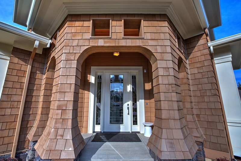 Entryway - transitional entryway idea in Seattle