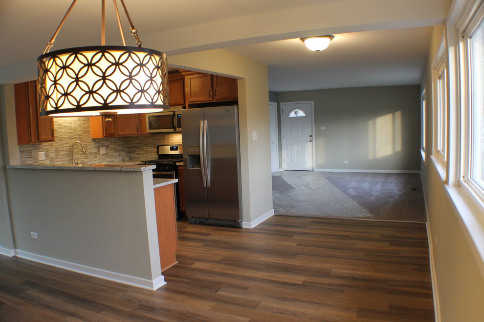 Transitional home design photo in Chicago