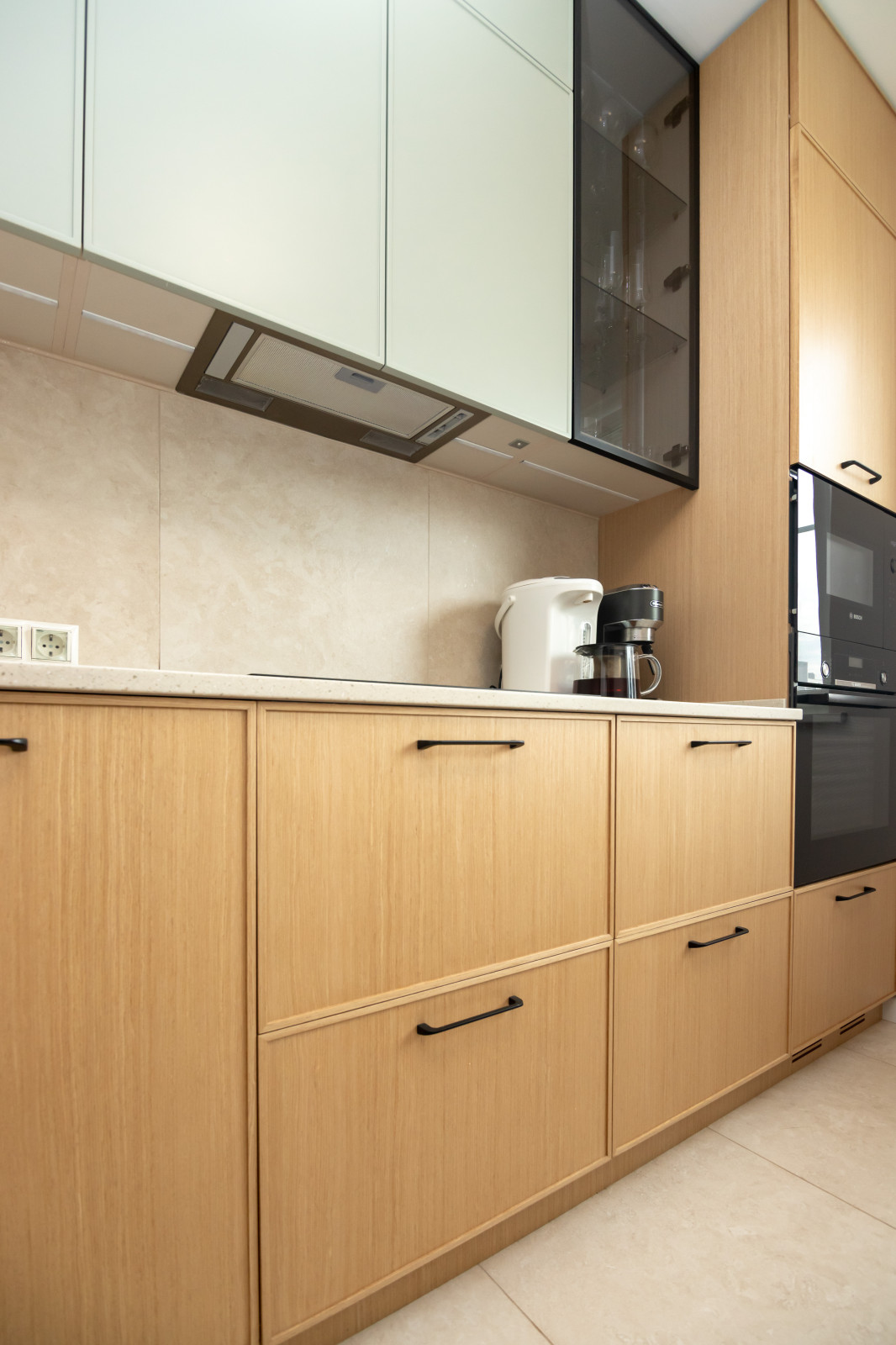 Неоклассическая кухня в трендовых цветах этого года