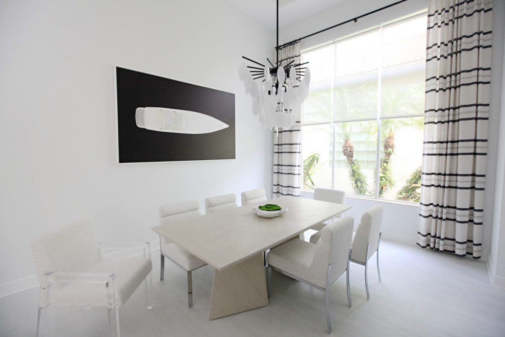 Inspiration for a transitional home design remodel in Miami