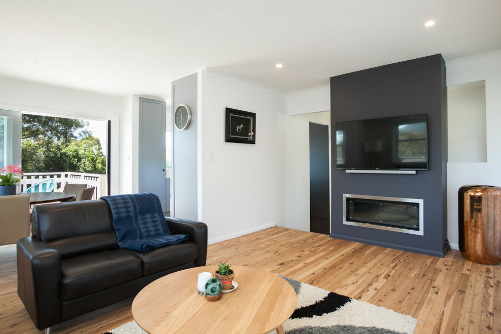 Design ideas for a contemporary family room in Wollongong.