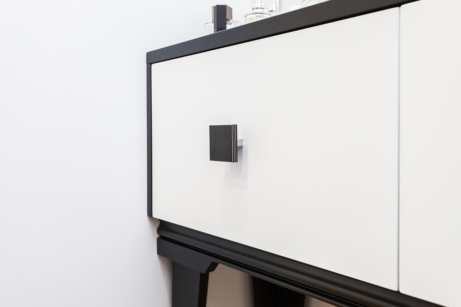 Мебель для прихожей в современном классическом стиле