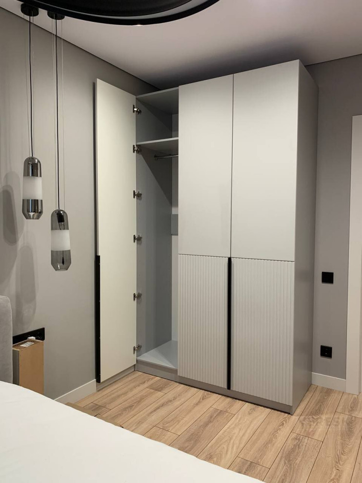 Распашные шкафы