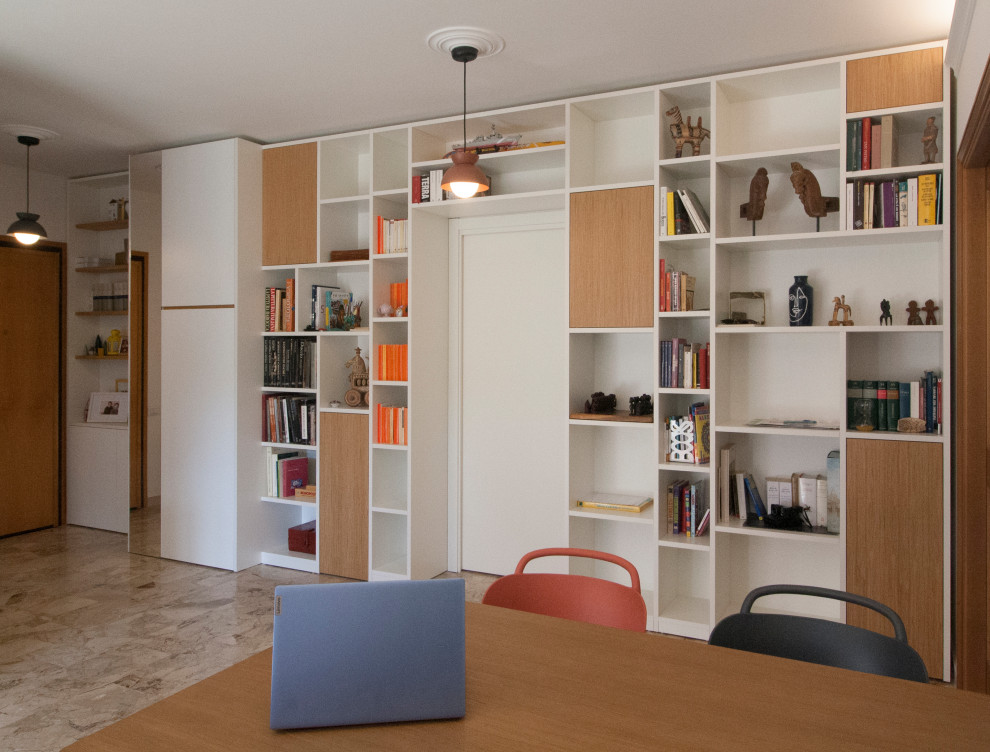 Parete attrezzata con libreria e armadi