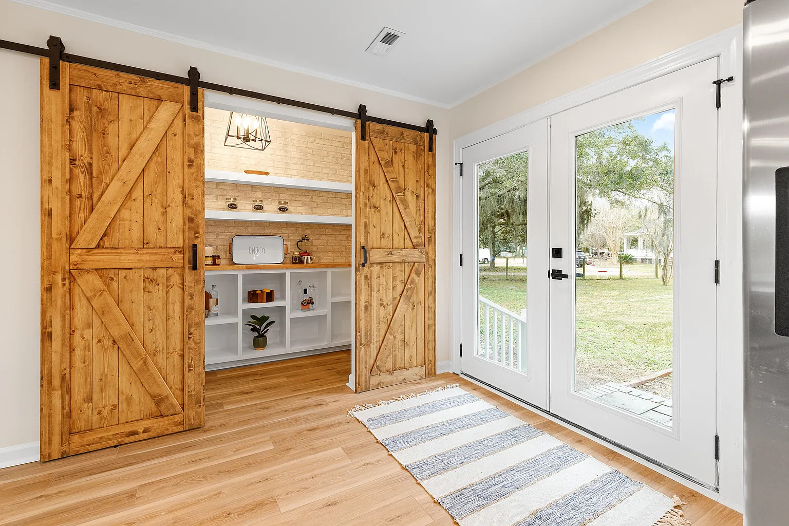 Inspiration for a 1960s entryway remodel in Charleston