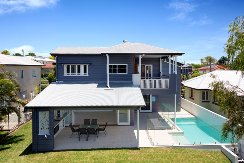 This is an example of a large traditional two-storey grey exterior in Brisbane with vinyl siding and a gable roof.