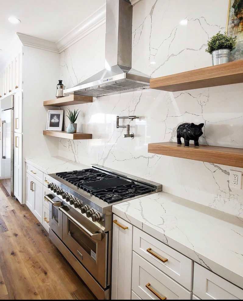 Inspiration for a large contemporary l-shaped brown floor eat-in kitchen remodel in Los Angeles with shaker cabinets, white cabinets, quartz countertops, white backsplash, quartz backsplash and white countertops