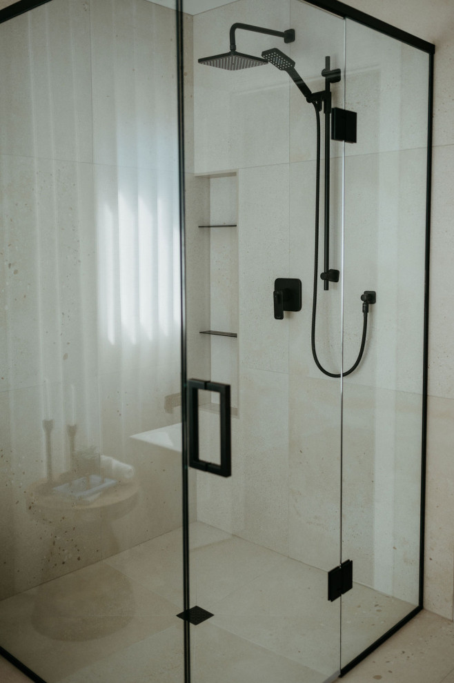 Bathroom - bathroom idea in Toronto