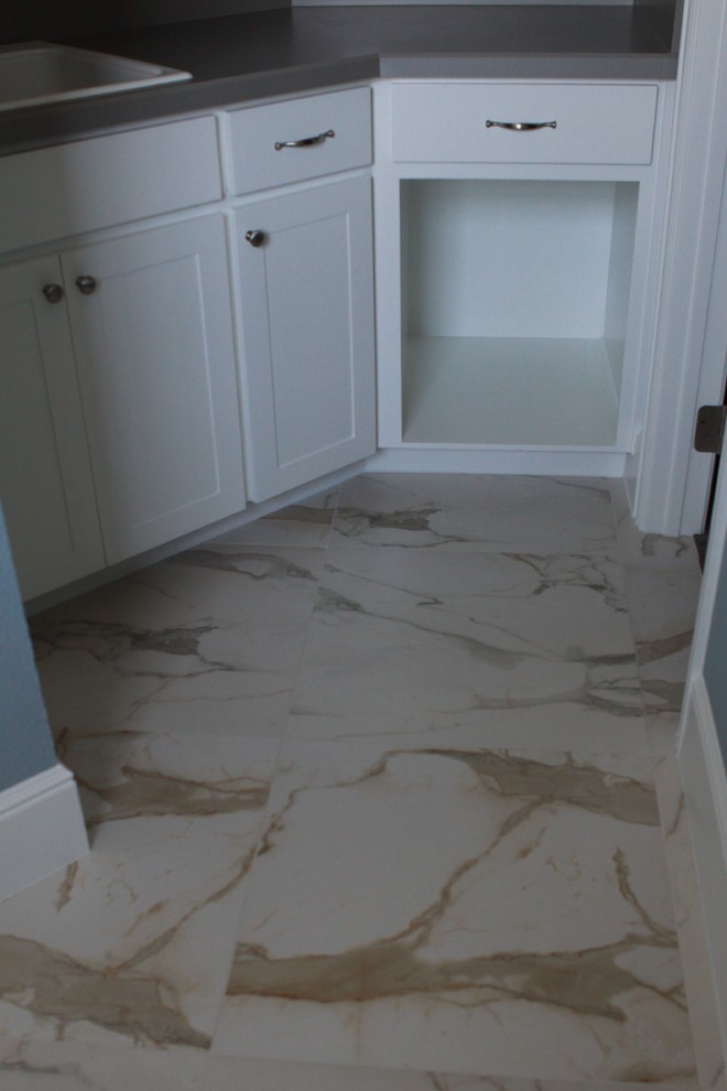 Transitional home design photo in Dallas