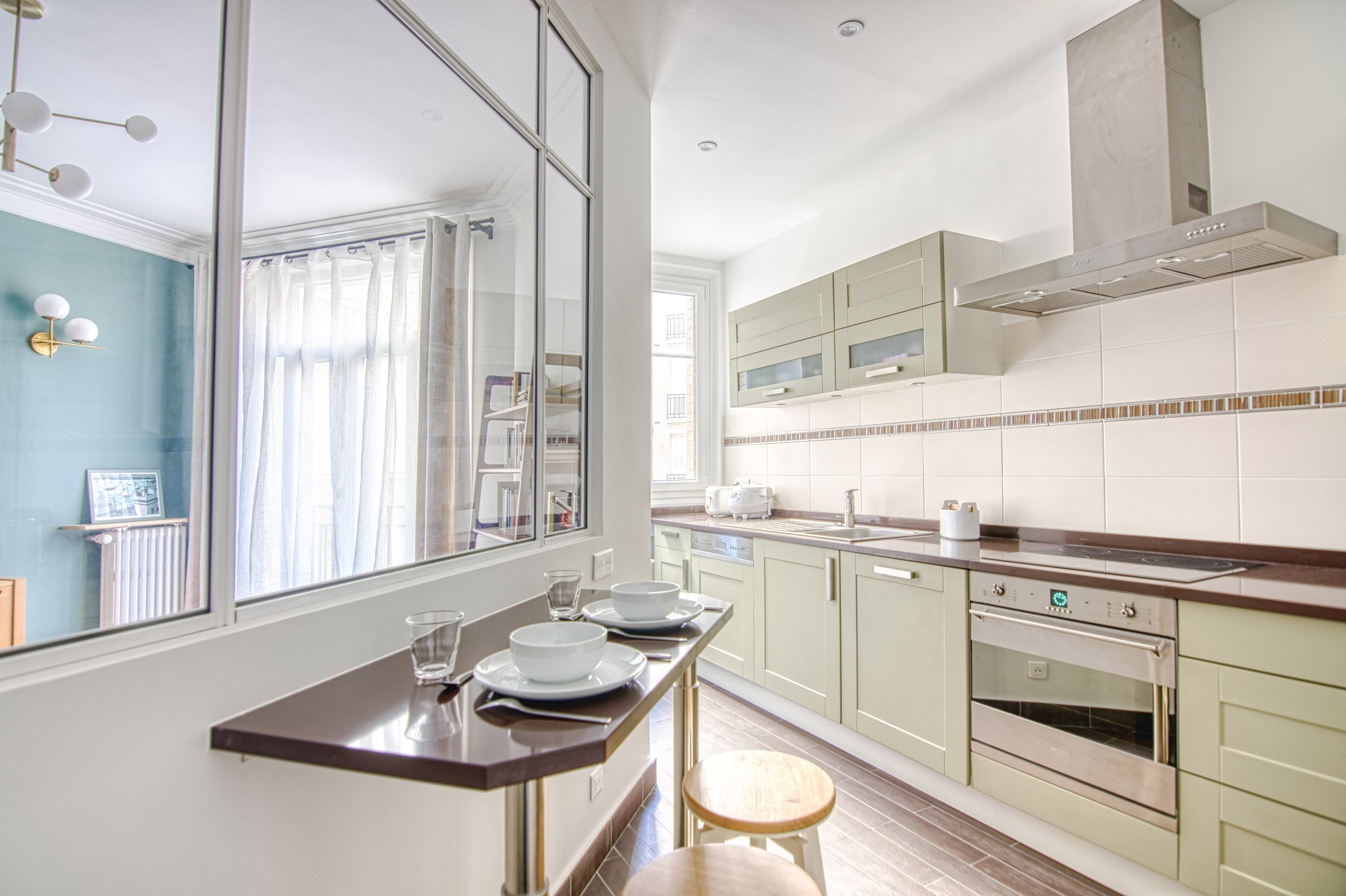 L'ouverture de la cuisine sur le séjour apporte lumière et sensation d'espace.