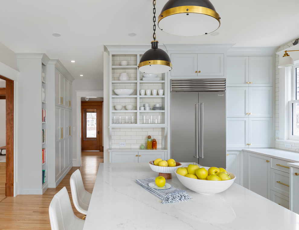 Inspiration for a transitional kitchen remodel in Minneapolis