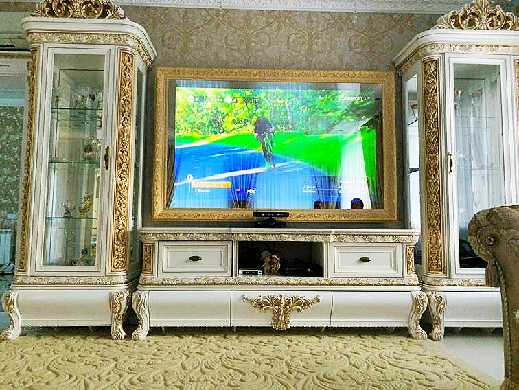 Зеркальный ТВ в багетных рамах