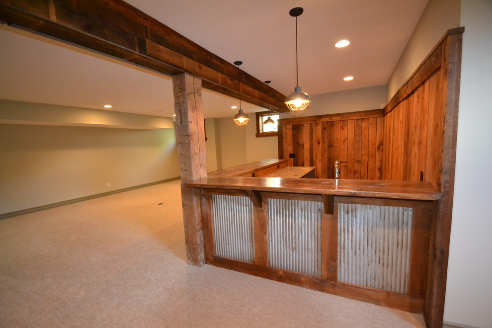 Design ideas for a mid-sized country home bar in Indianapolis.