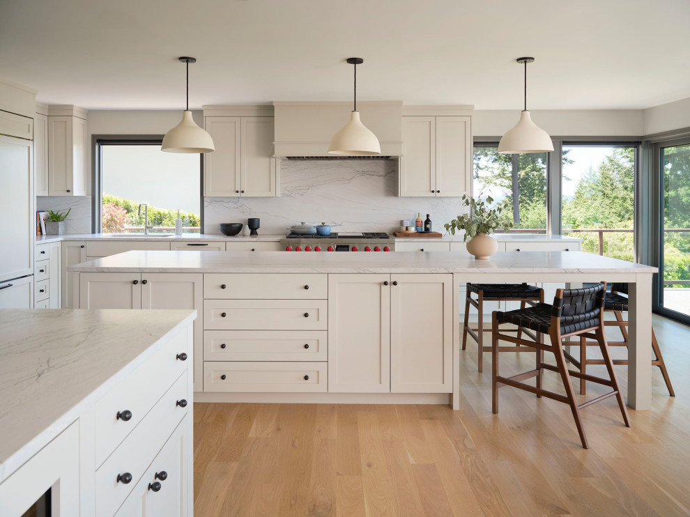 Kitchen - transitional kitchen idea in Seattle