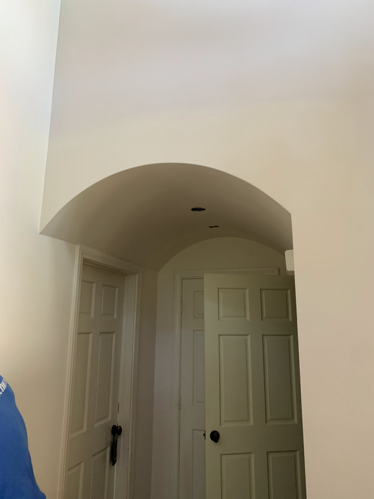 Transitional entryway photo in Orange County