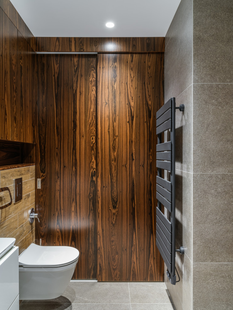 Ванная, вид на хозяйственный шкаф-купе