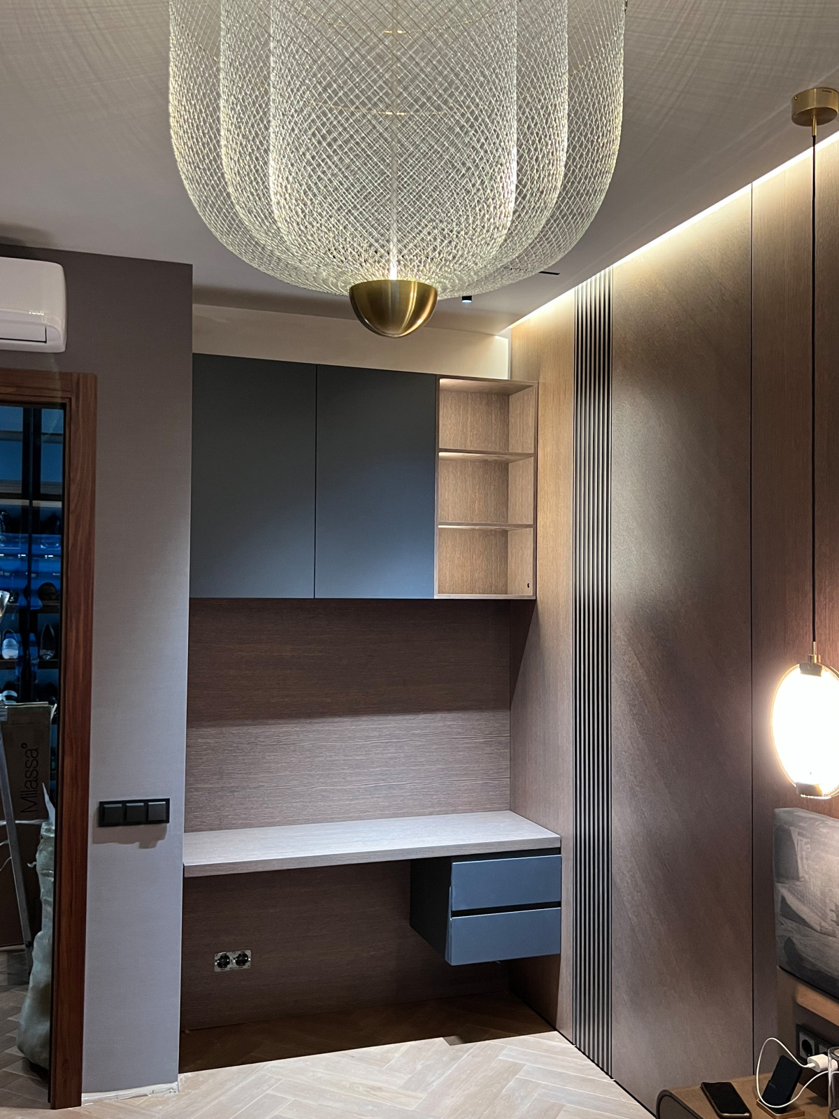 Панелирование спальни