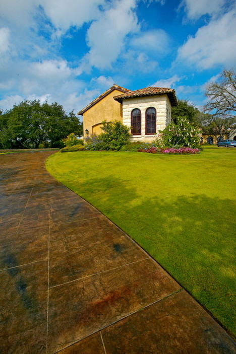 Briggs Ranch All Tile Pool/Spa/Landscape